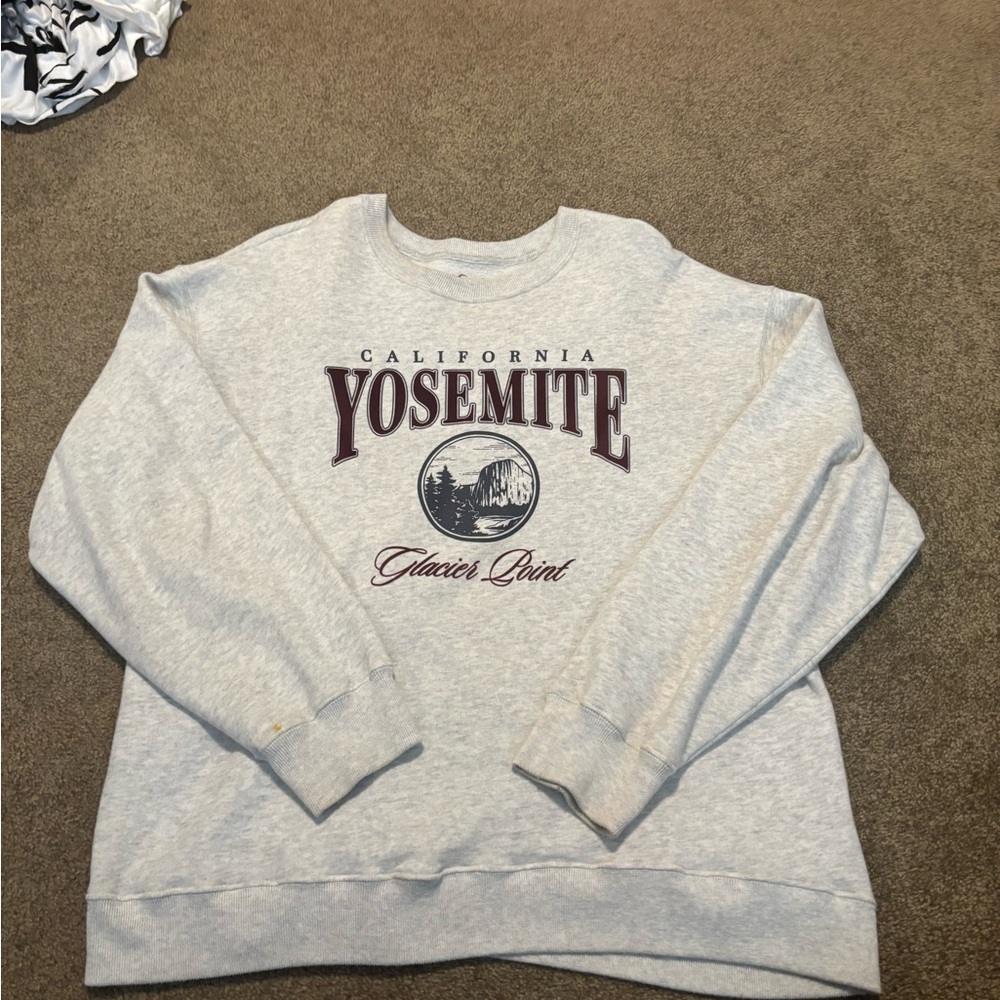 Hollister Light Gray Yosemite Graphic Crewneck Sweater